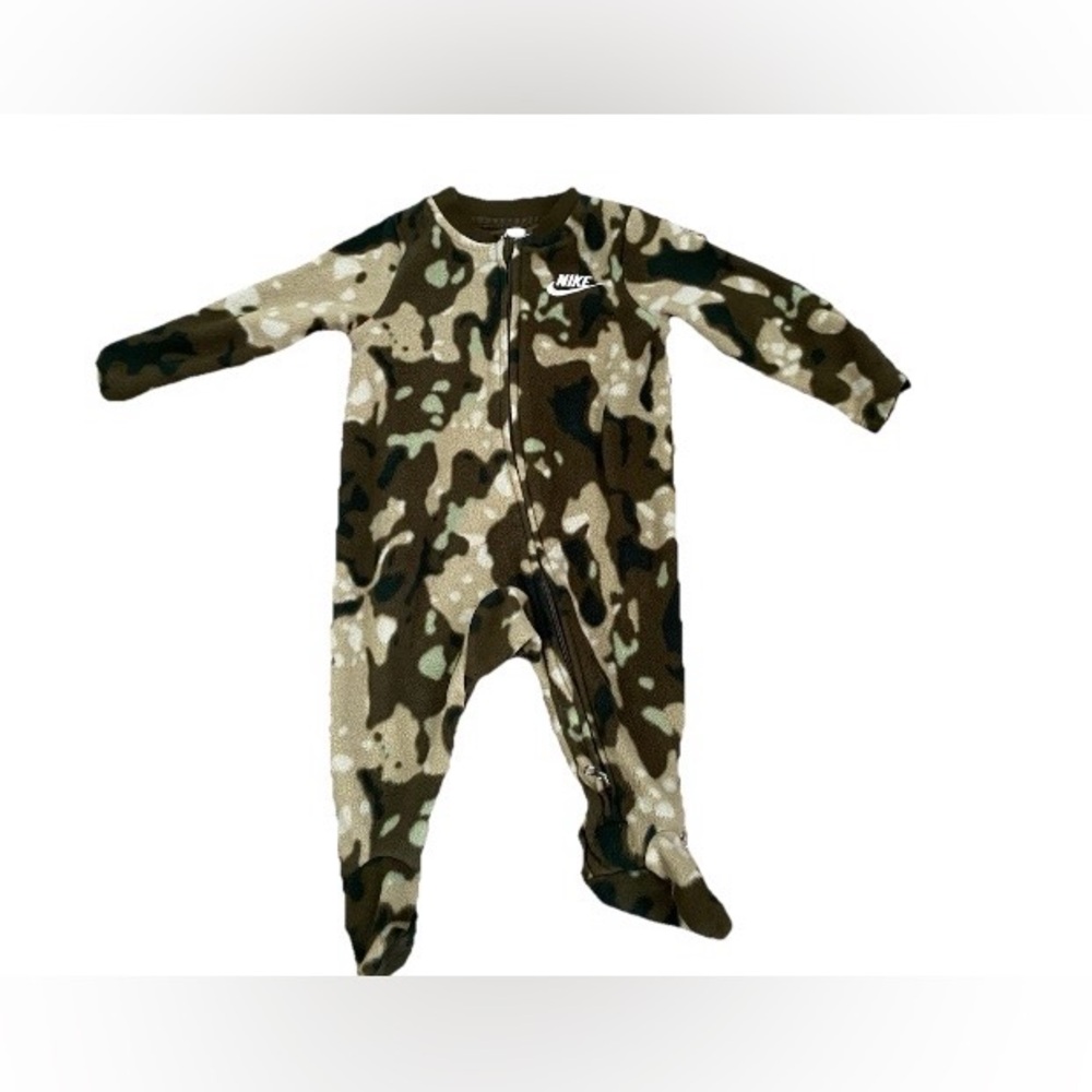 Nike camo footed pajamas size 3 months fleece warm cozy boys girls